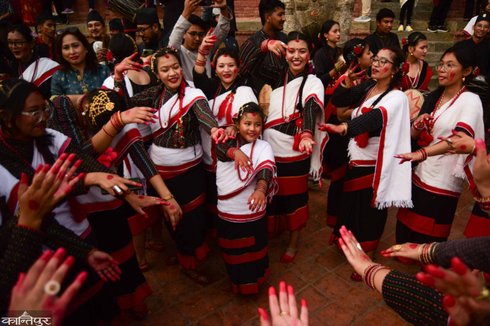 वसन्तपुरमा धिमे बाजा,एक हजार कलाकारको नृत्य प्रदर्शन (फोटो फिचर)