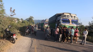 दाङकाे लालमटियामा ट्रककाे ठक्करबाट माेटरसाइकल चालककाे मृत्यु,आफन्तद्वारा लमही-भालुवाङ सडक खण्ड अबरूद्ध