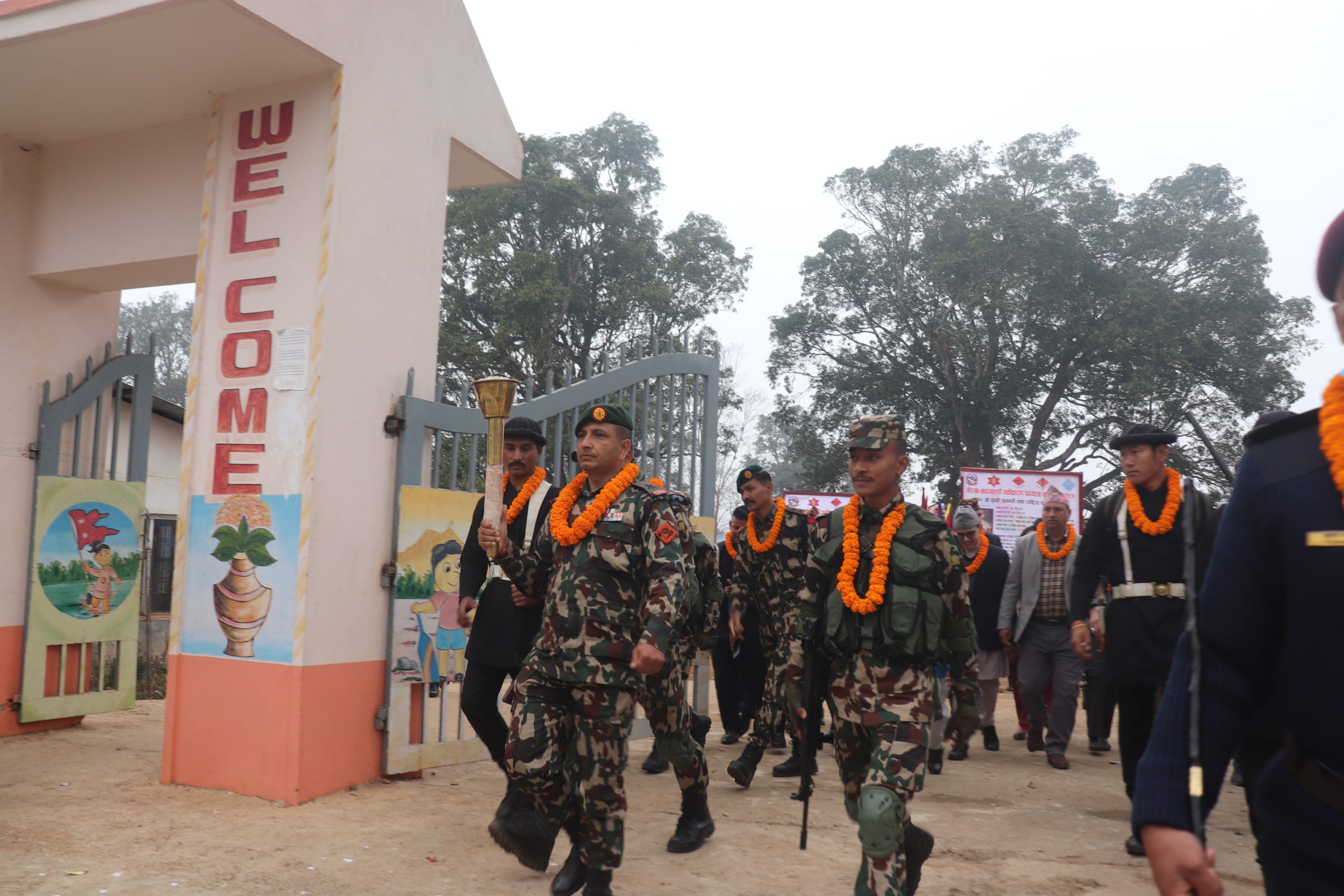 धादिङ आइपुगोको नेपाली सेनाकाे 'एकीकरण पदयात्रा' लाई धादिङमा स्वागत (फोटो फिचर)